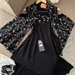 Robe manches brodées