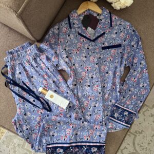 Pyjama tissu fluide boutonné à fleurs bleu