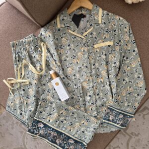 Pyjama tissu fluide à fleurs vert