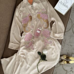 Robe Longue Brodée Col Officier